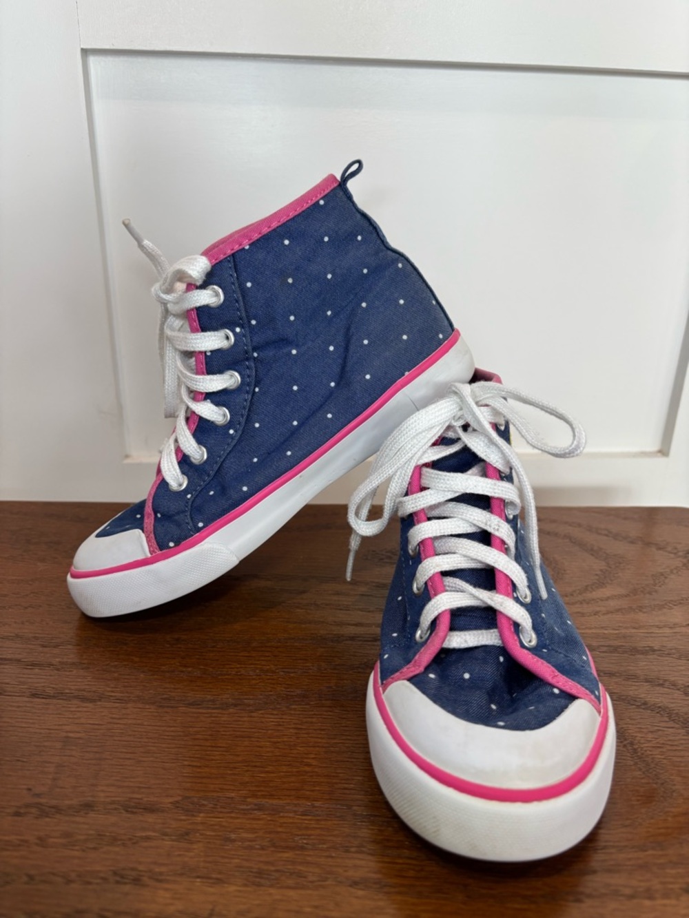 Gymboree Navy High-Top Sneakers with Rainbow and Pink Trim polka dots - Picture 4 of 12